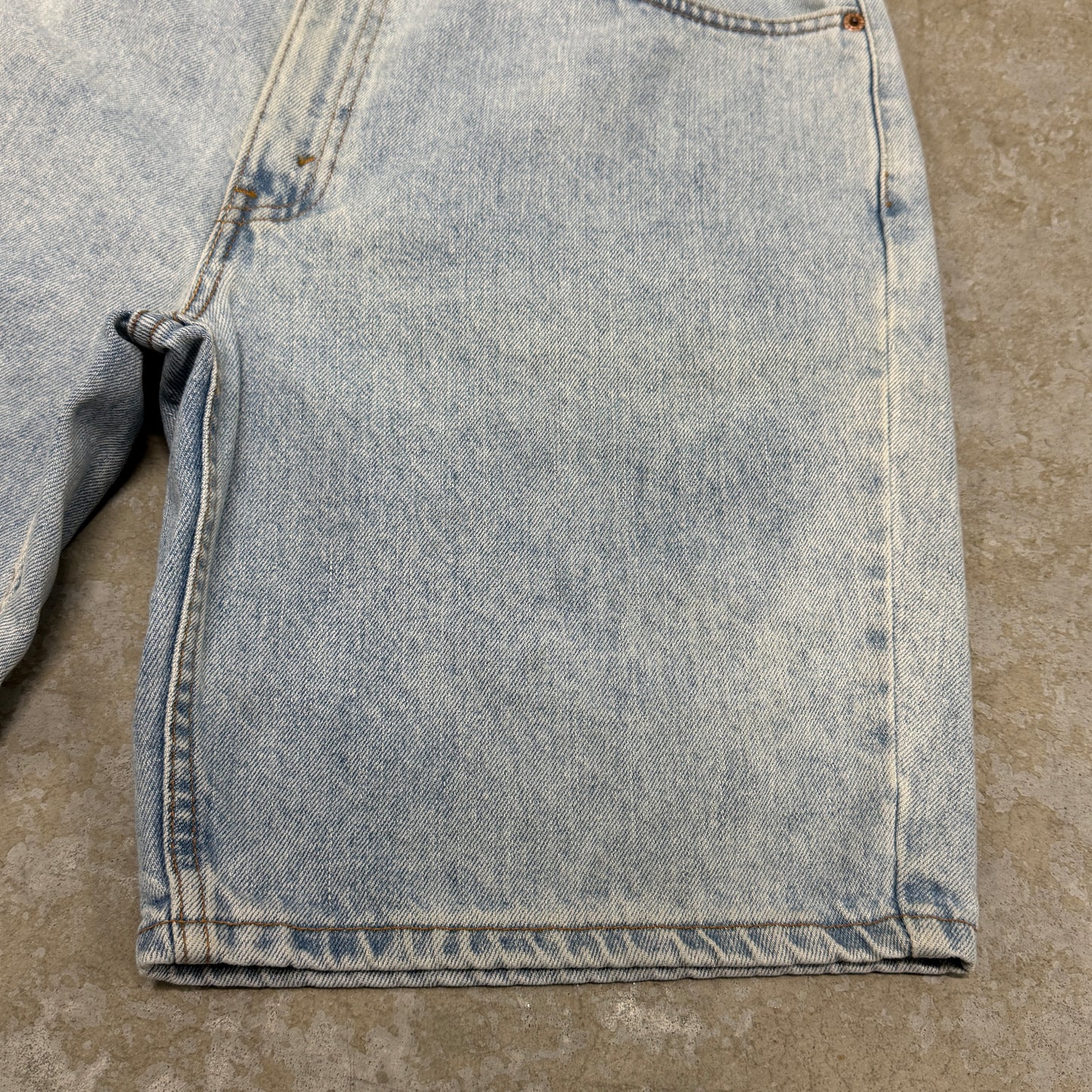 (36) Vintage Levi’s Jean Shorts