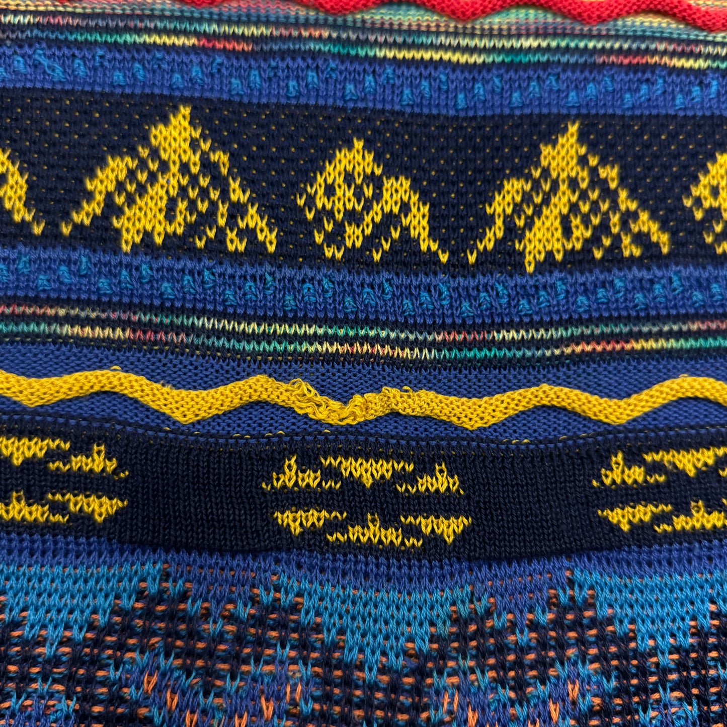 (L) Vintage ATG 3D Knit Sweater