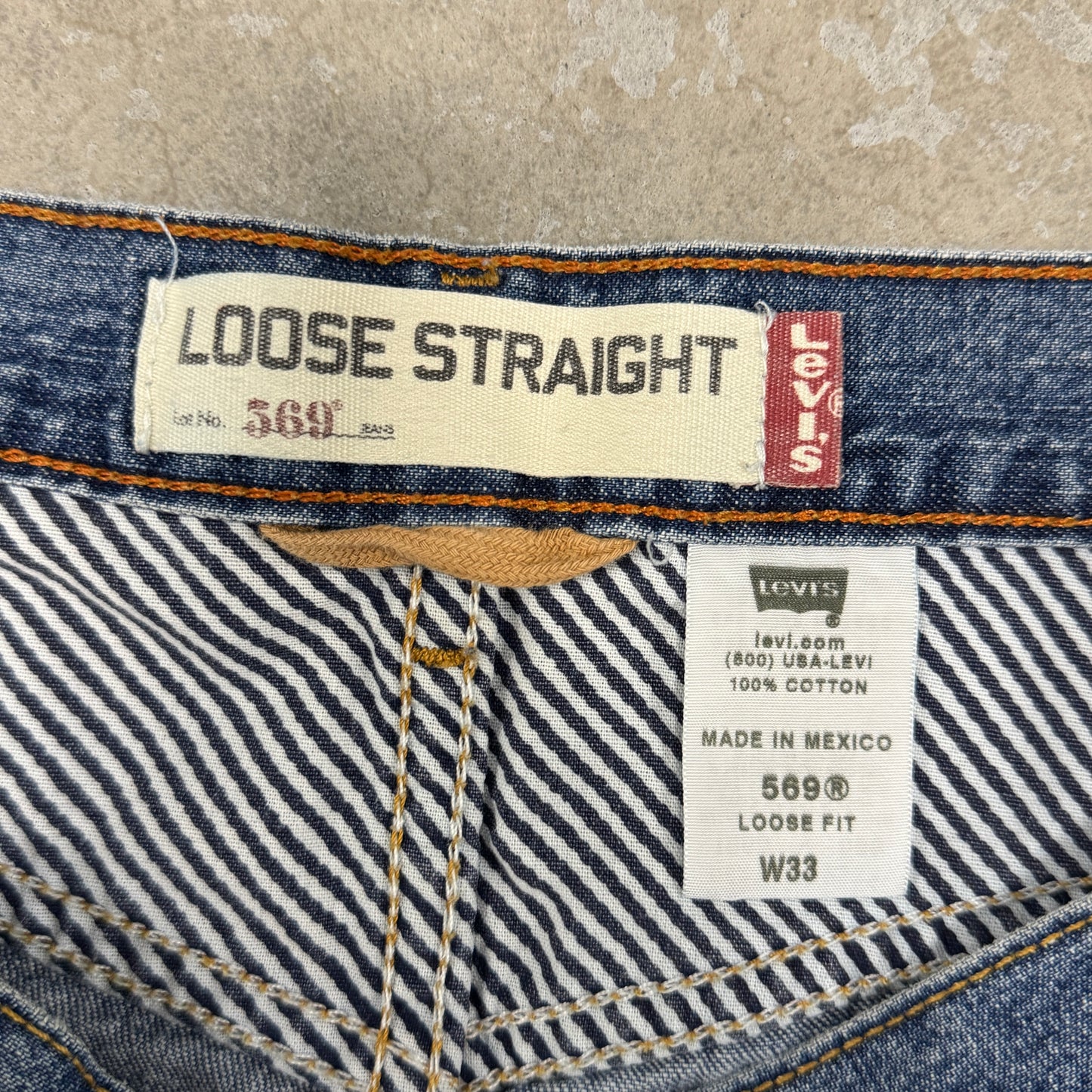 (33) Vintage Levi’s Jean Shorts