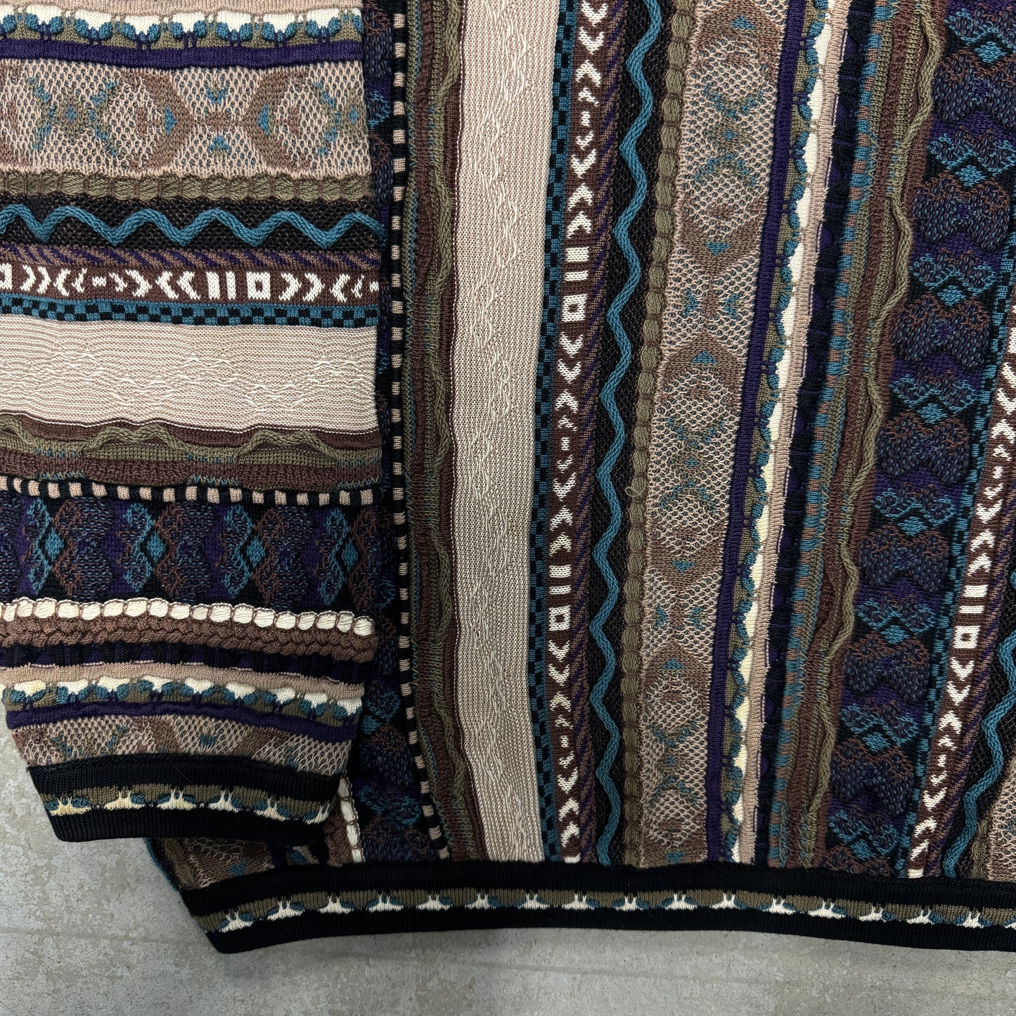 (L) Vintage Tundra 3D Knit Sweater