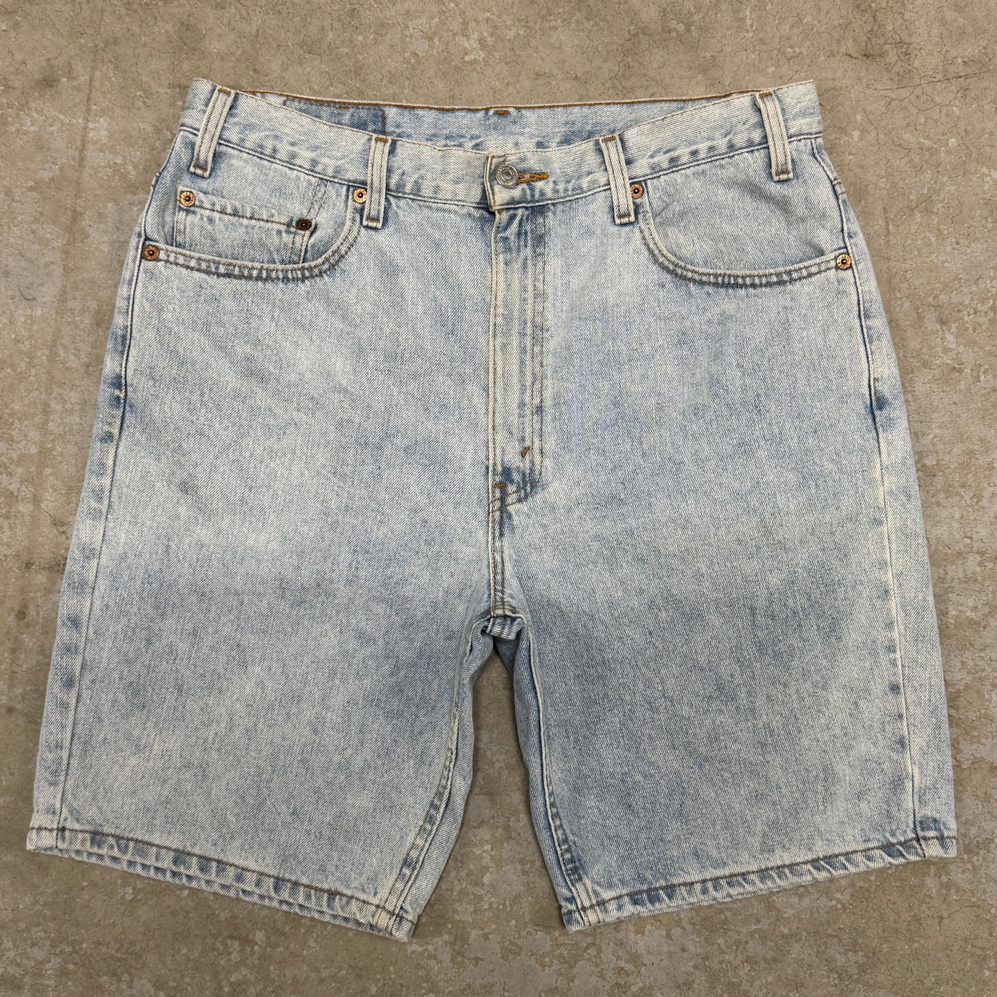 (36) Vintage Levi’s Jean Shorts