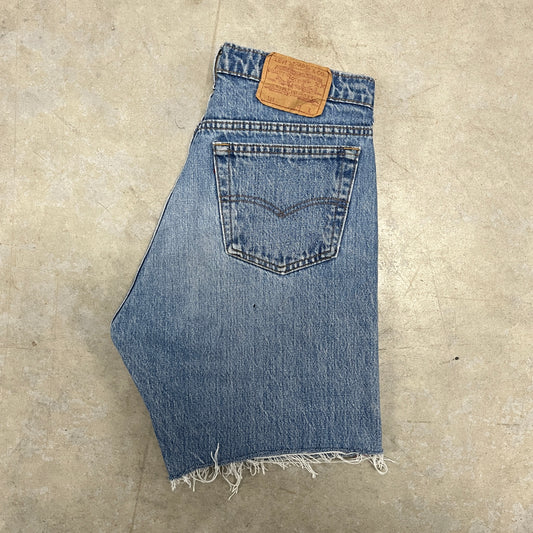 (32) Vintage Levi’s Shorts 80s