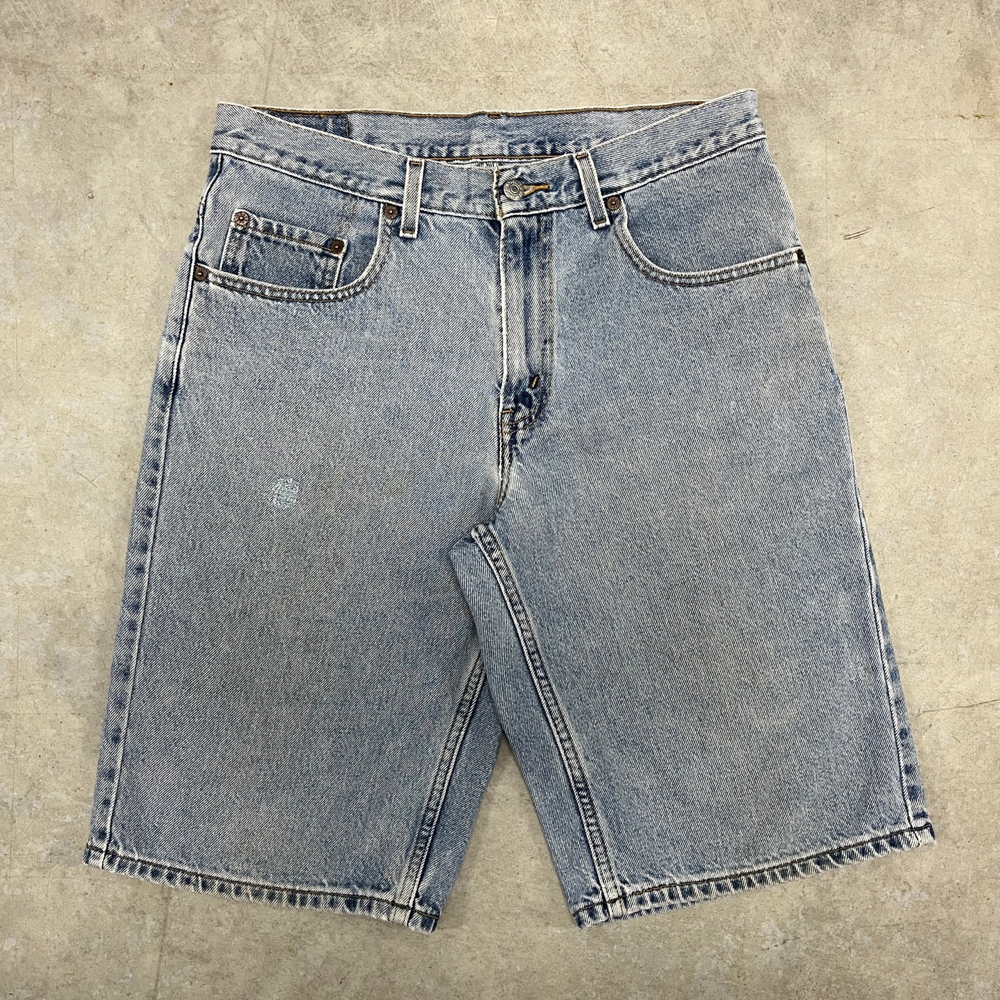 (32) Vintage Levis Jean Shorts