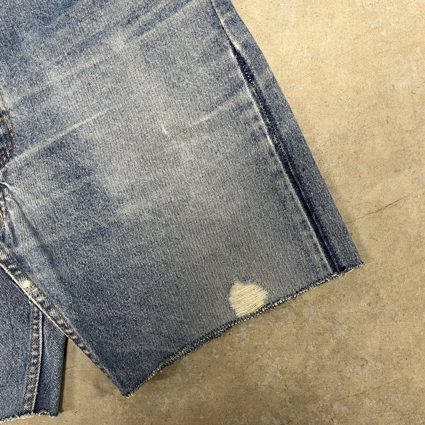 (32) Vintage Levis Orange Tab Jean Shorts