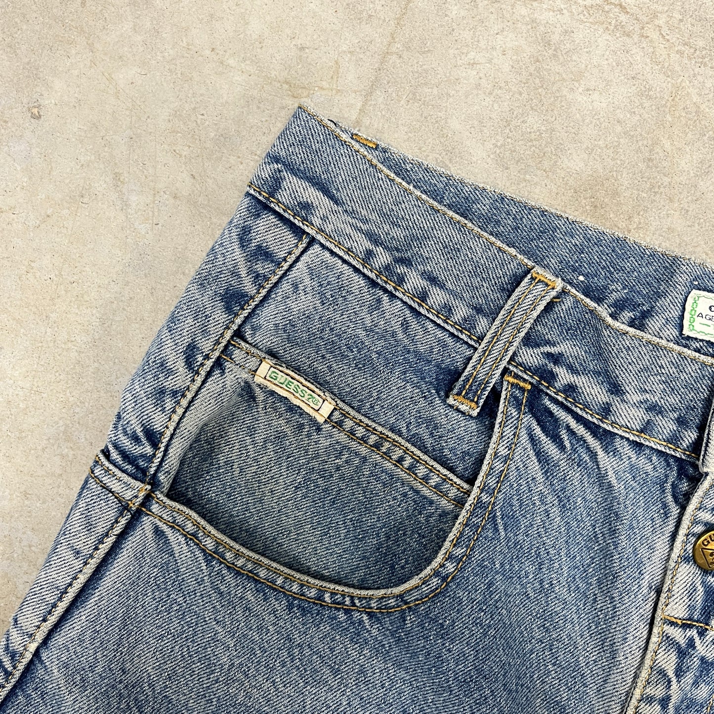 (32) Vintage Guess Jean Shorts