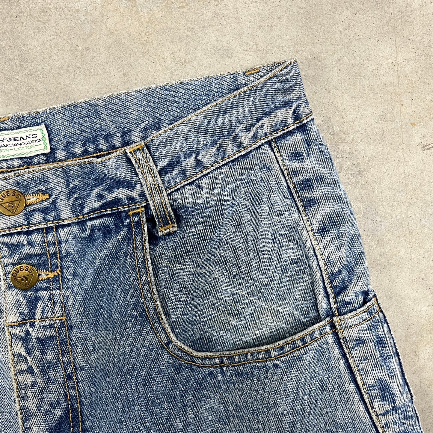 (32) Vintage Guess Jean Shorts