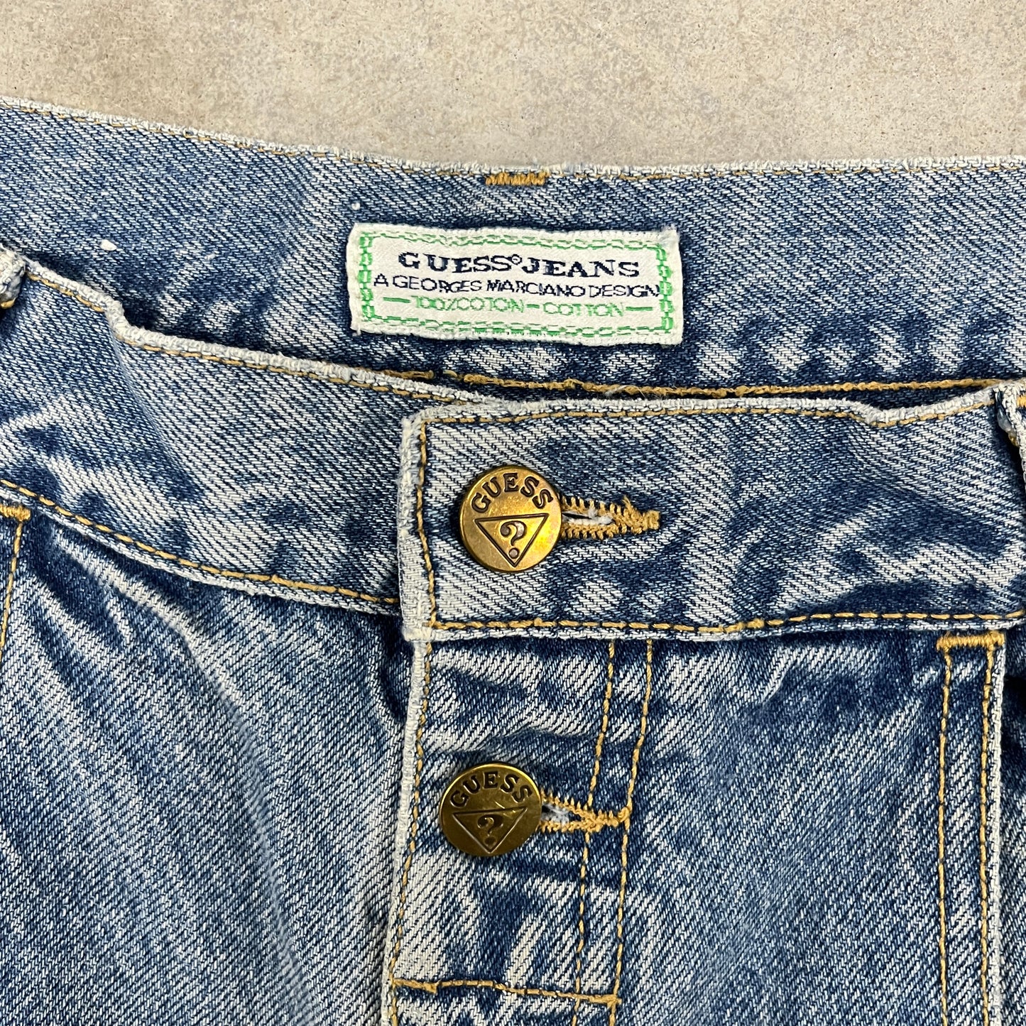 (32) Vintage Guess Jean Shorts